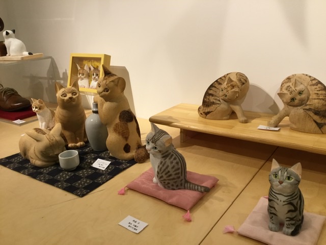 Cat carving 