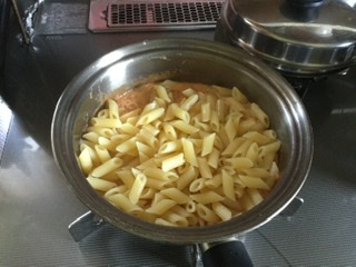 versare  pasta