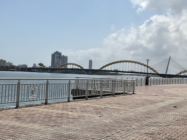 ドラゴン橋